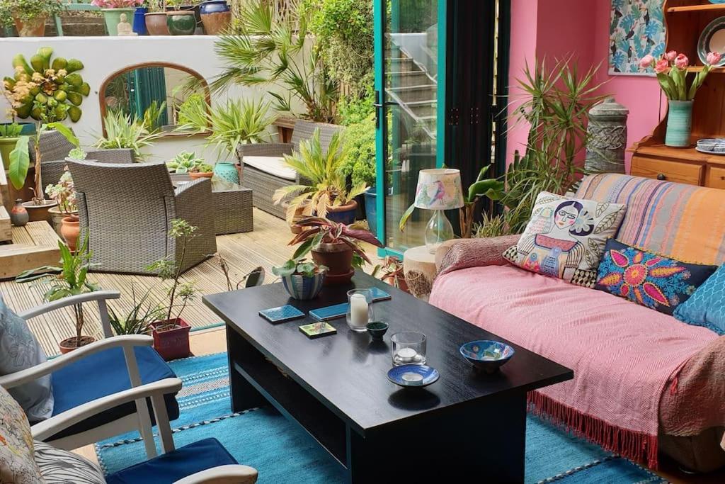 Colourful, Cosy City Home Bath Eksteriør billede