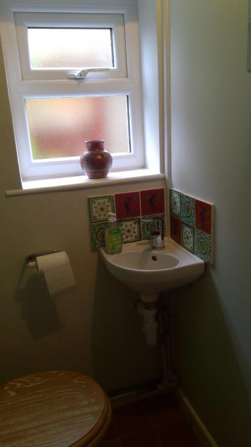 Colourful, Cosy City Home Bath Eksteriør billede